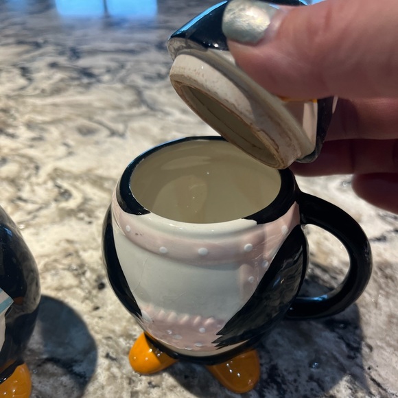 Adorable Penguin porcelain coffee cups with lids black white - Picture 3 of 9